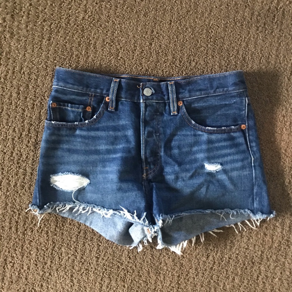Levi’s Darkwash Cutoffs